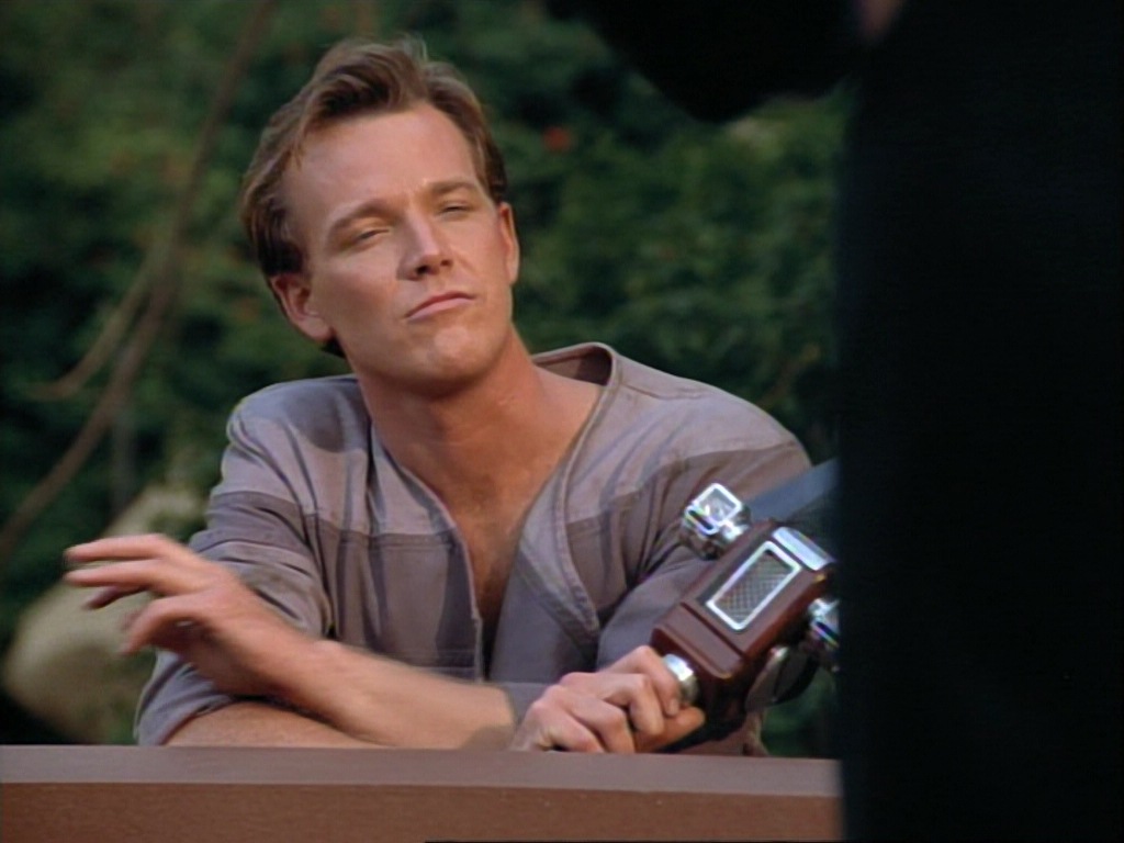 ariane179254_StarTrekVoyager_1x01_1x02-Caretaker_0475.jpg