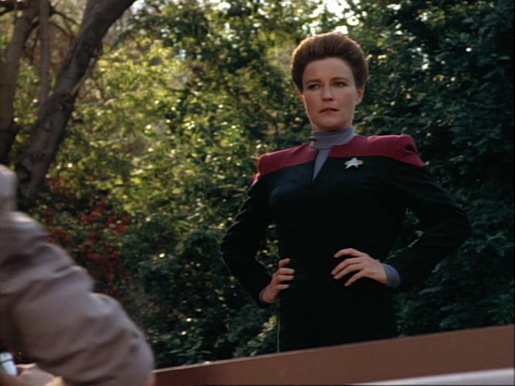 ariane179254_StarTrekVoyager_1x01_1x02-Caretaker_0479.jpg