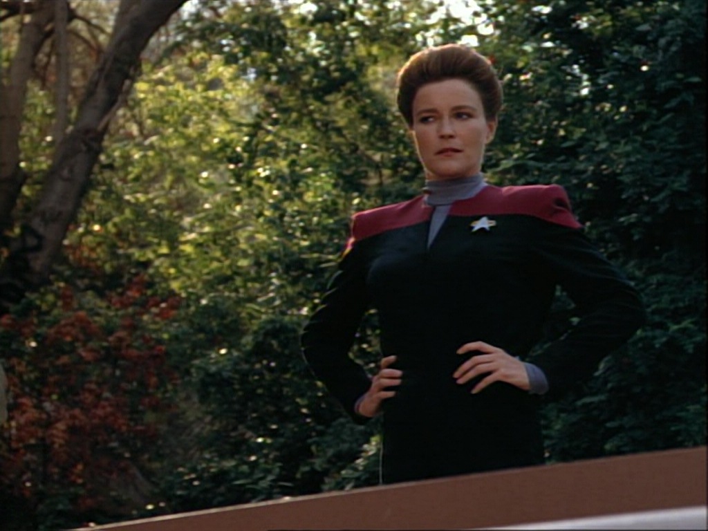 ariane179254_StarTrekVoyager_1x01_1x02-Caretaker_0480.jpg