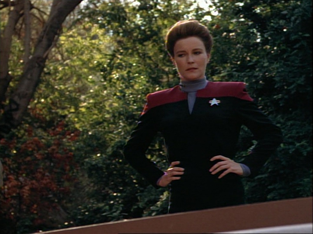 ariane179254_StarTrekVoyager_1x01_1x02-Caretaker_0481.jpg