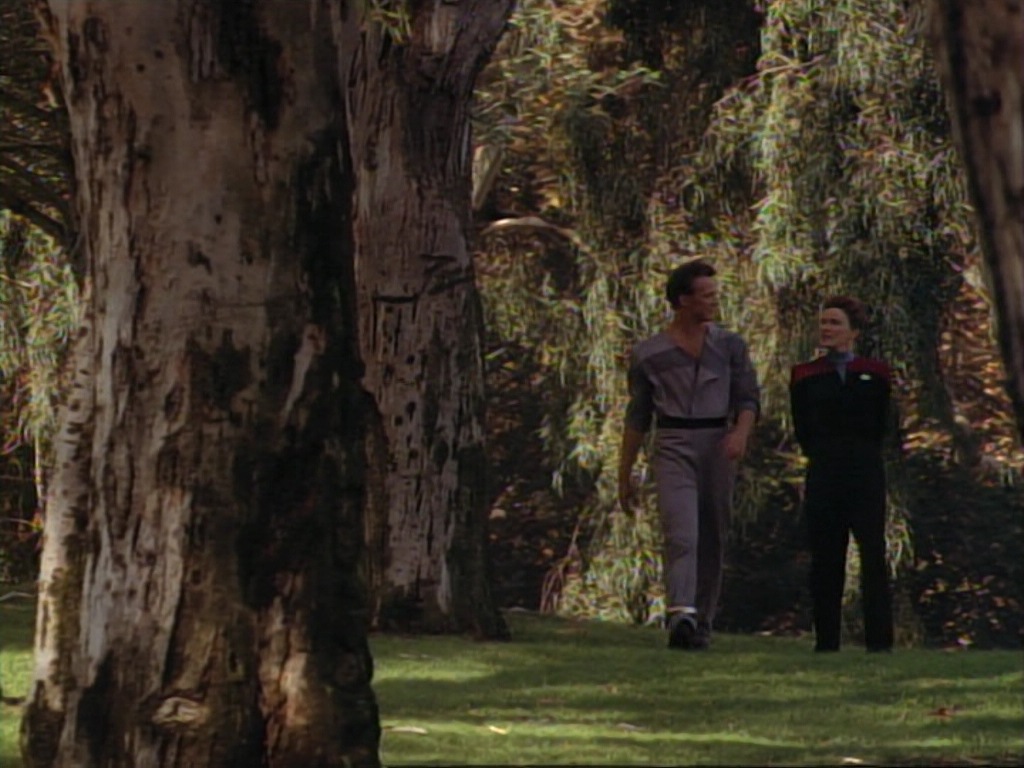 ariane179254_StarTrekVoyager_1x01_1x02-Caretaker_0489.jpg