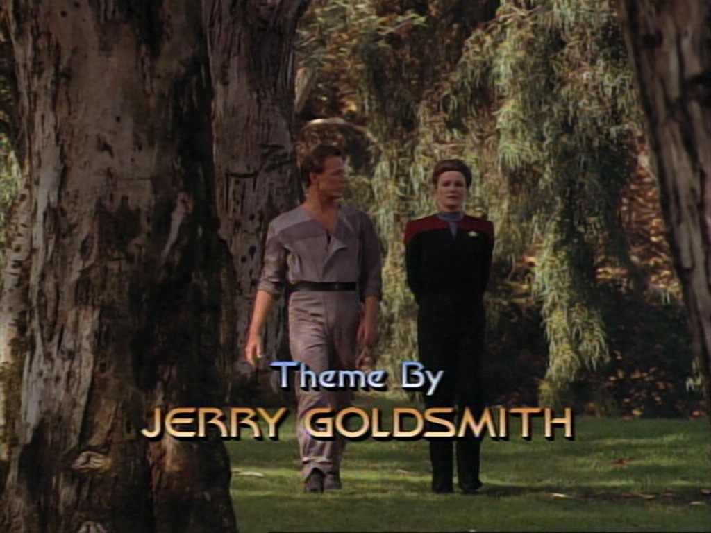 ariane179254_StarTrekVoyager_1x01_1x02-Caretaker_0514.jpg