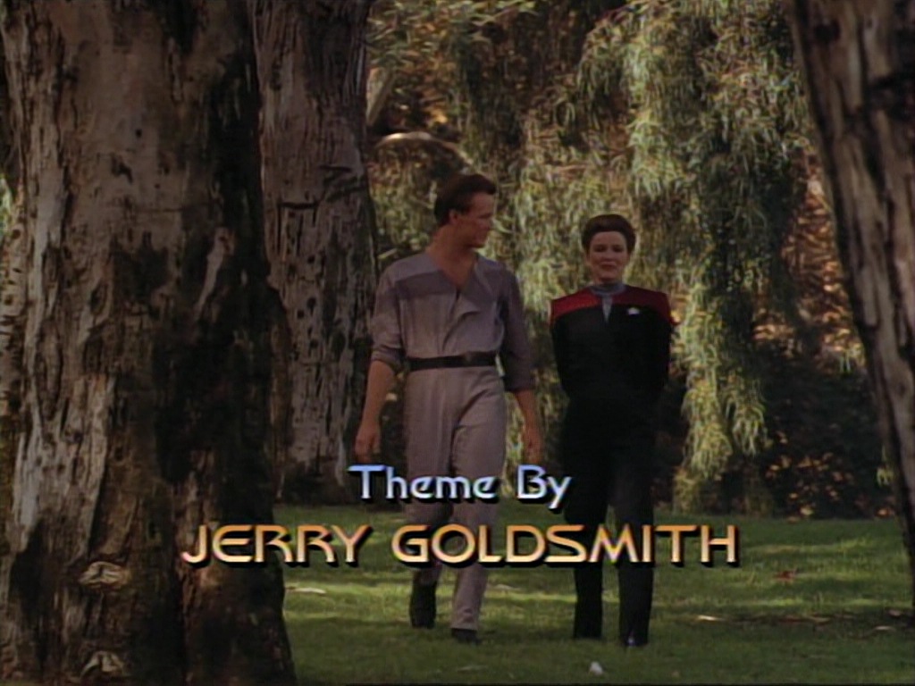 ariane179254_StarTrekVoyager_1x01_1x02-Caretaker_0517.jpg