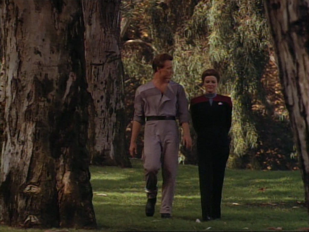 ariane179254_StarTrekVoyager_1x01_1x02-Caretaker_0519.jpg