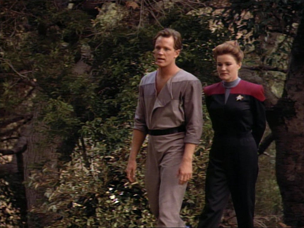 ariane179254_StarTrekVoyager_1x01_1x02-Caretaker_0590.jpg