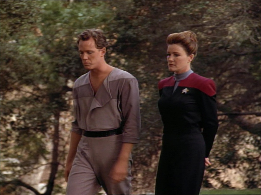 ariane179254_StarTrekVoyager_1x01_1x02-Caretaker_0596.jpg