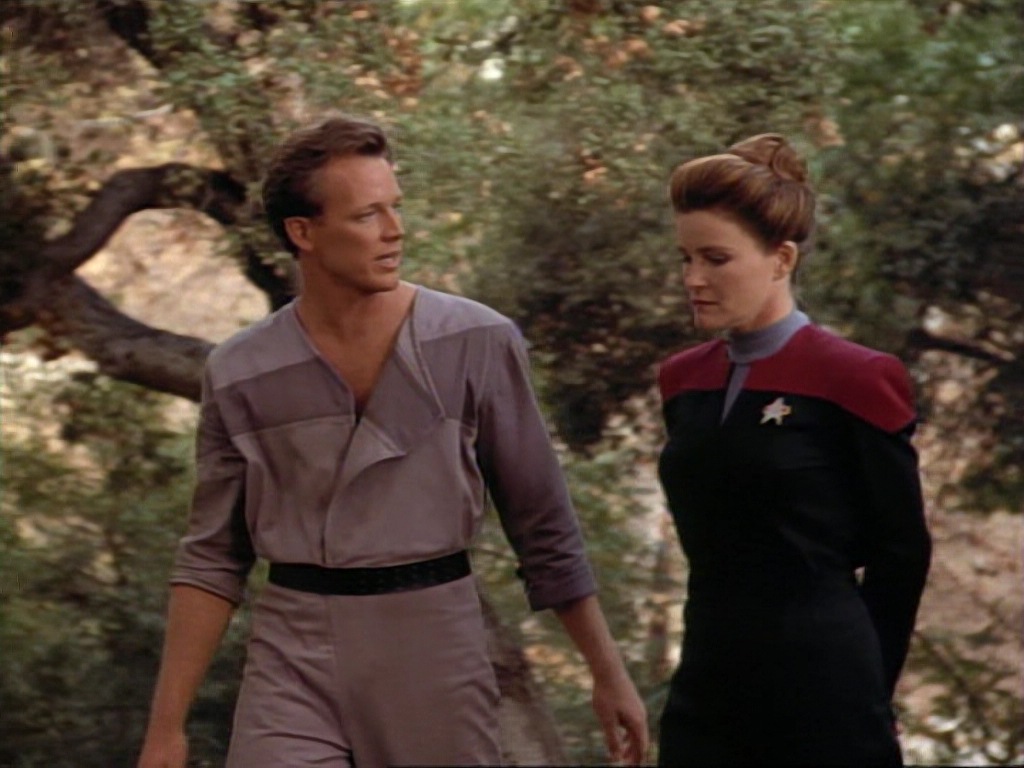 ariane179254_StarTrekVoyager_1x01_1x02-Caretaker_0599.jpg