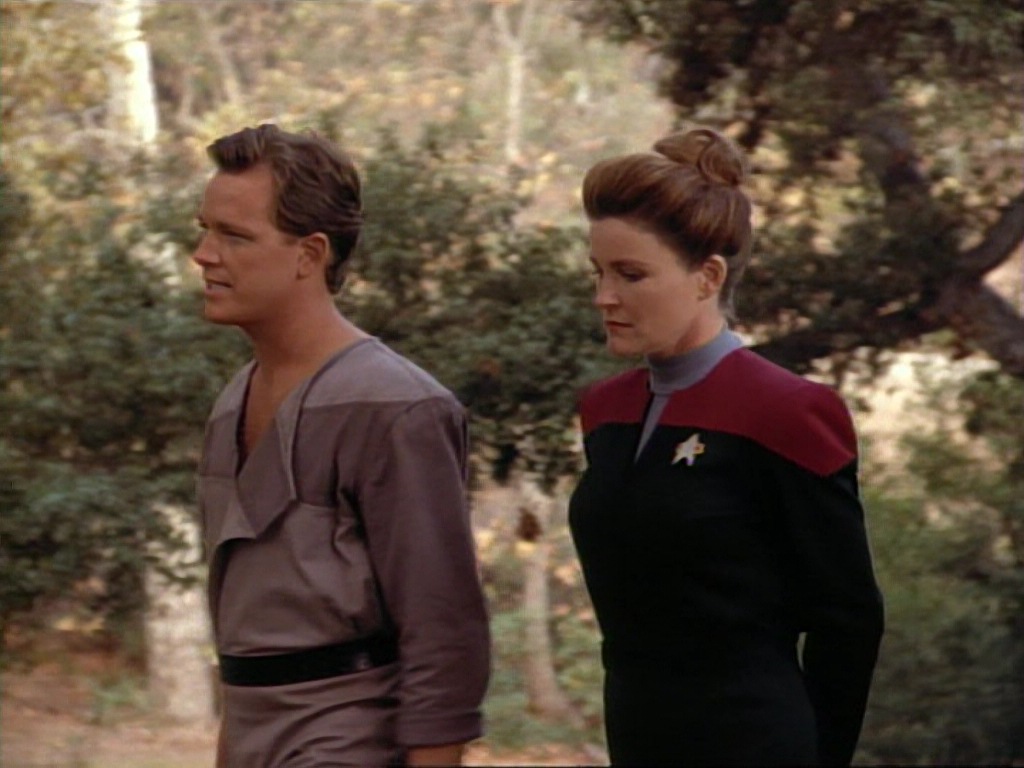 ariane179254_StarTrekVoyager_1x01_1x02-Caretaker_0603.jpg