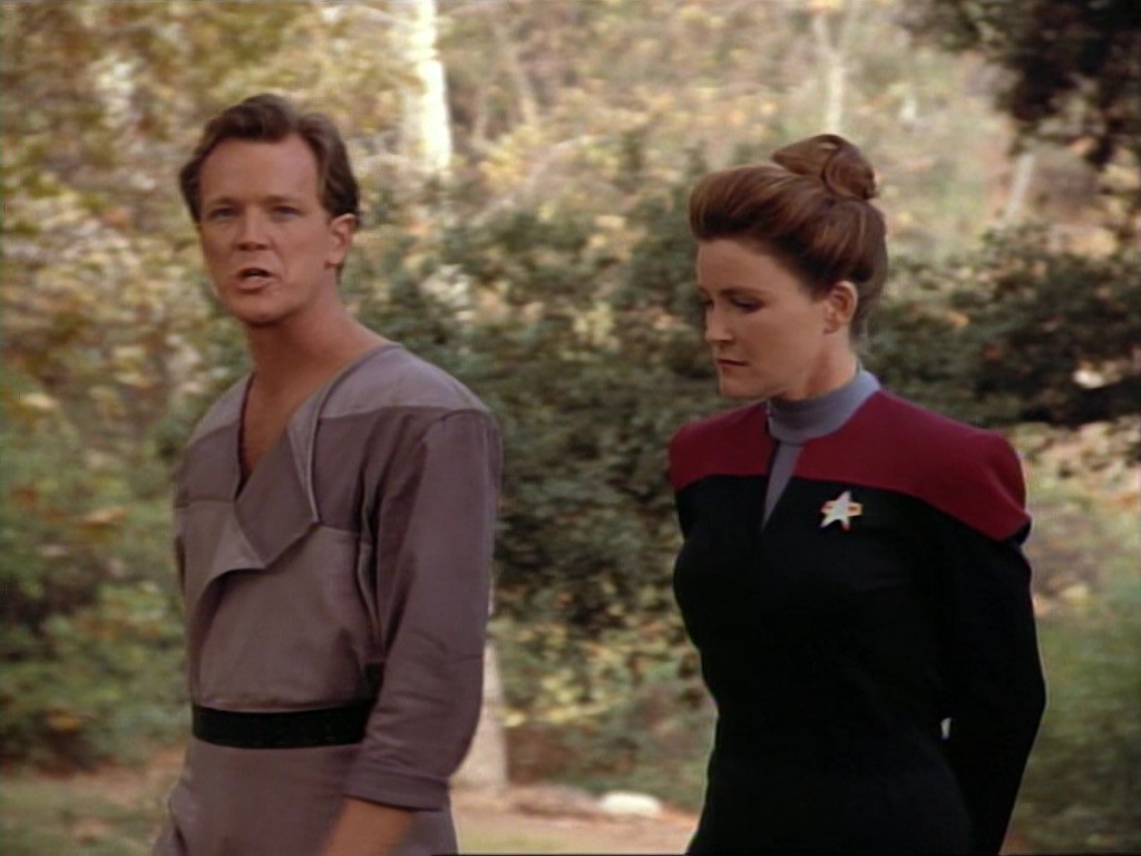 ariane179254_StarTrekVoyager_1x01_1x02-Caretaker_0604.jpg