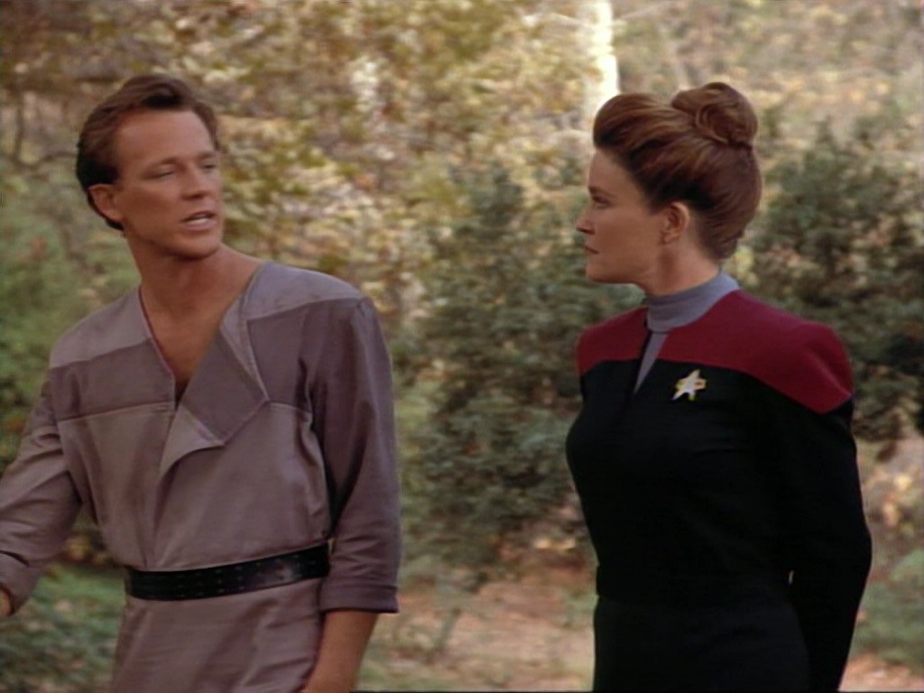 ariane179254_StarTrekVoyager_1x01_1x02-Caretaker_0605.jpg