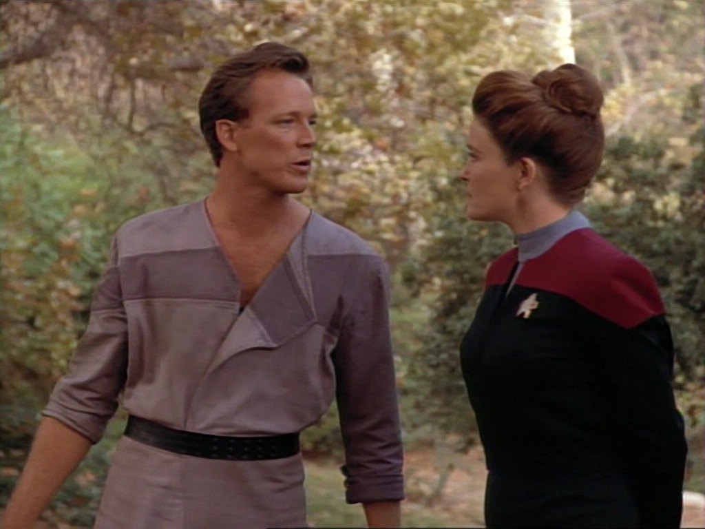 ariane179254_StarTrekVoyager_1x01_1x02-Caretaker_0606.jpg