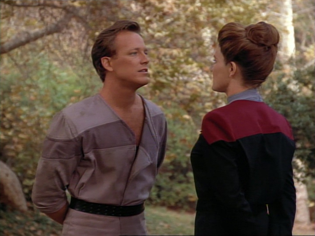ariane179254_StarTrekVoyager_1x01_1x02-Caretaker_0609.jpg