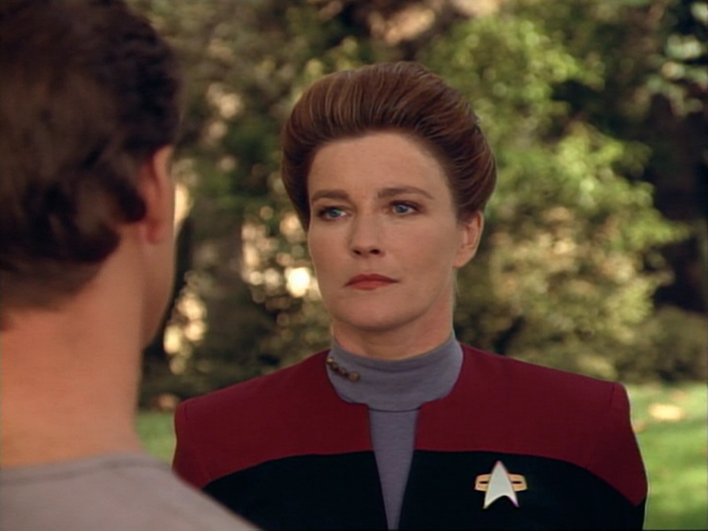 ariane179254_StarTrekVoyager_1x01_1x02-Caretaker_0613.jpg