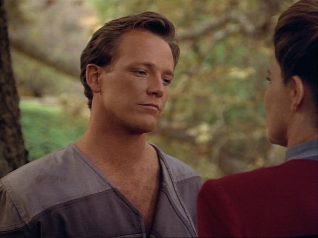 ariane179254_StarTrekVoyager_1x01_1x02-Caretaker_0615.jpg