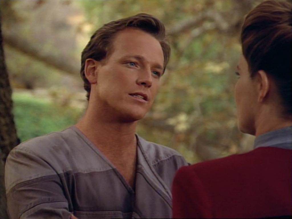 ariane179254_StarTrekVoyager_1x01_1x02-Caretaker_0621.jpg