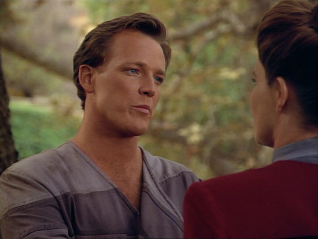 ariane179254_StarTrekVoyager_1x01_1x02-Caretaker_0628.jpg
