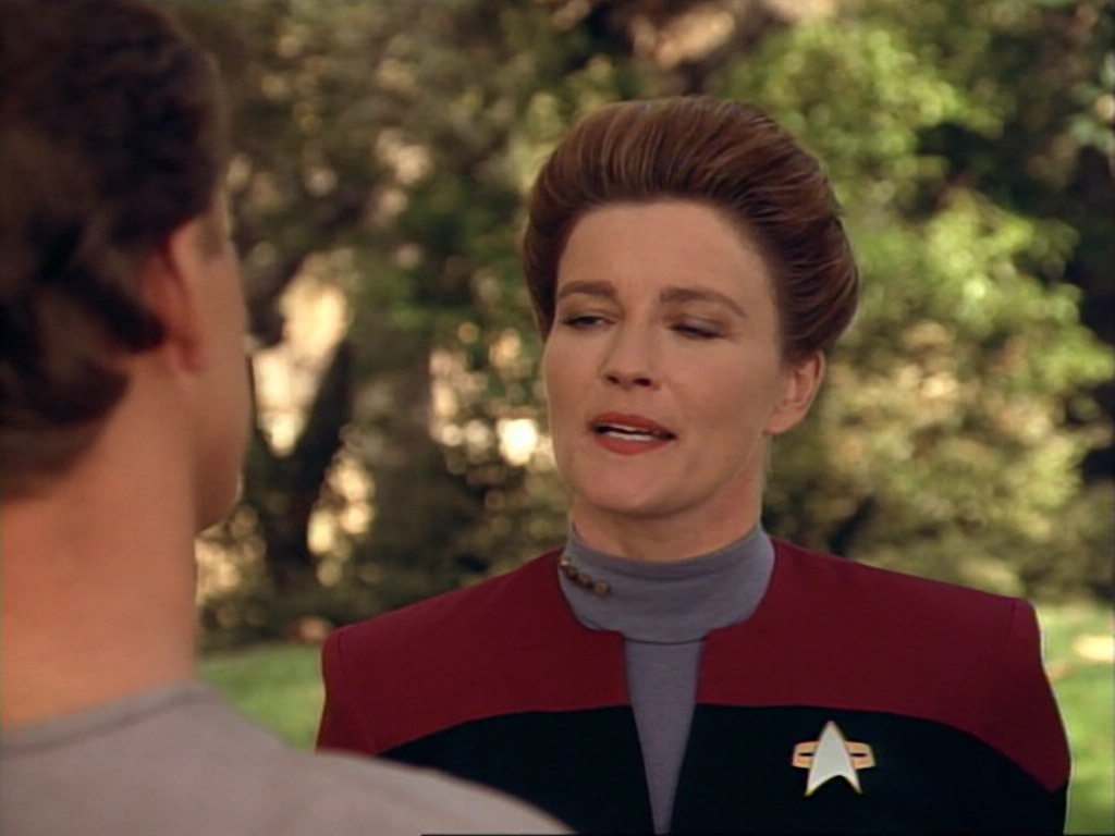 ariane179254_StarTrekVoyager_1x01_1x02-Caretaker_0633.jpg