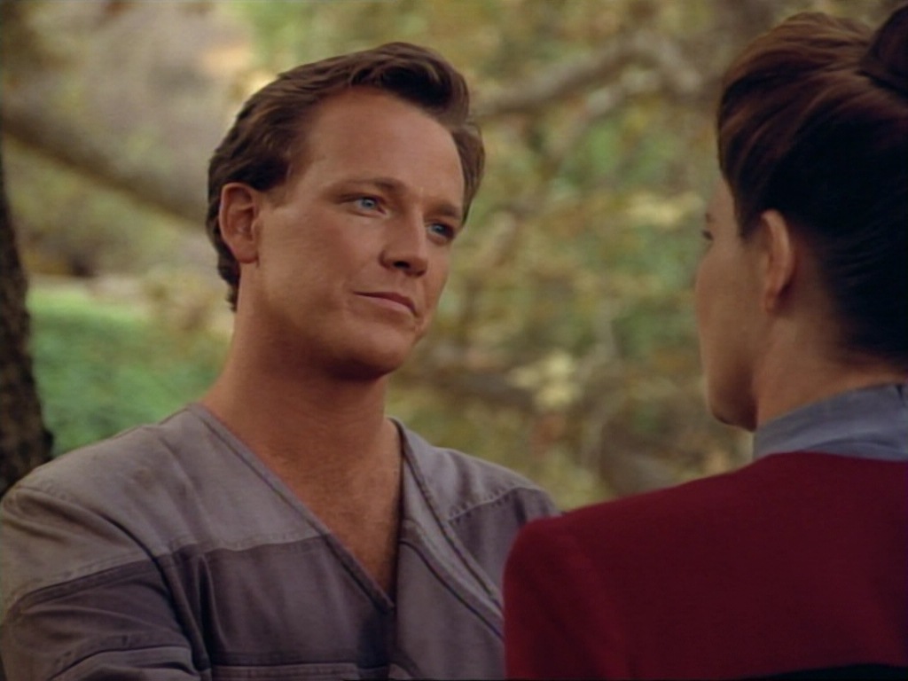 ariane179254_StarTrekVoyager_1x01_1x02-Caretaker_0638.jpg