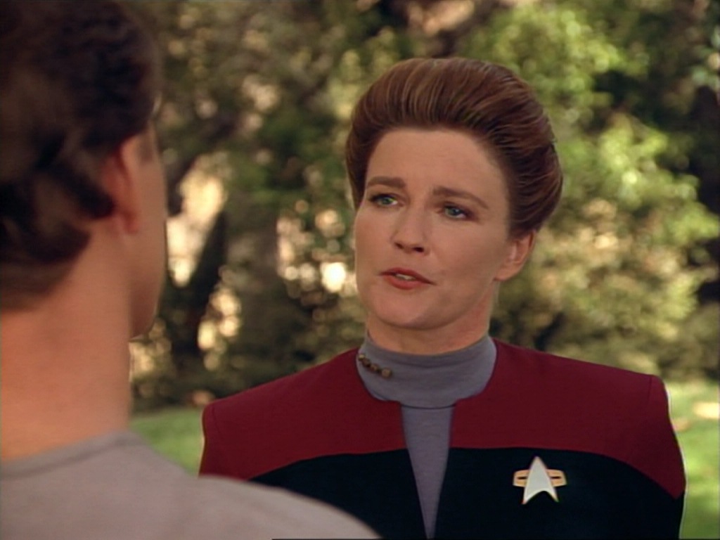 ariane179254_StarTrekVoyager_1x01_1x02-Caretaker_0642.jpg