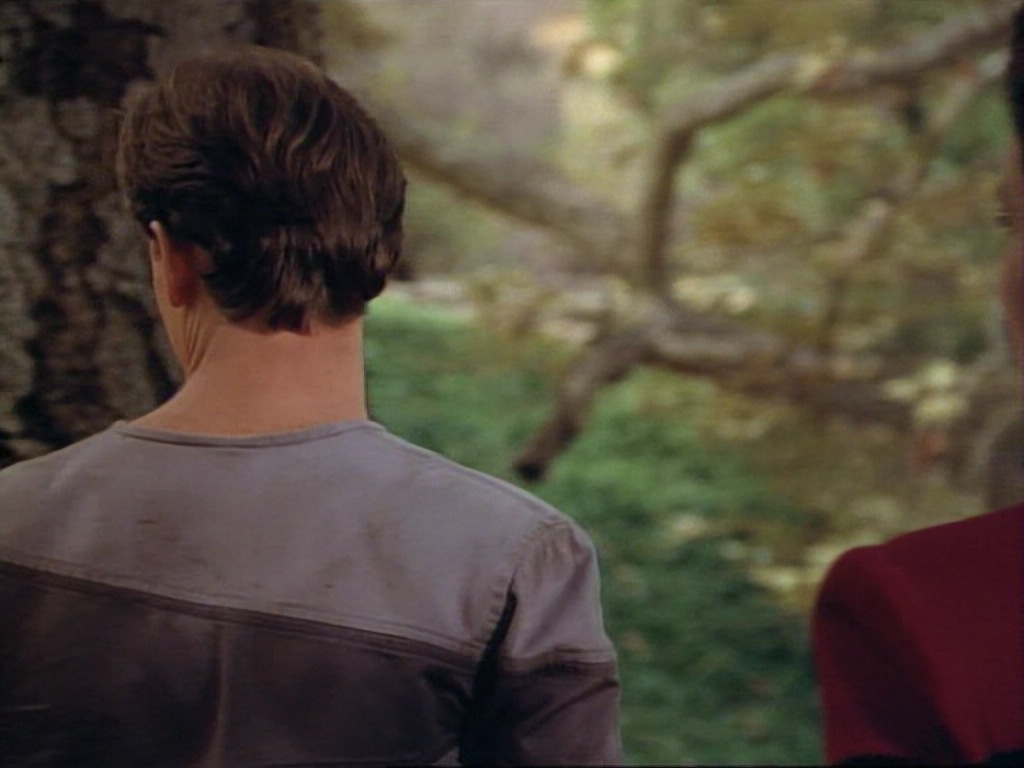 ariane179254_StarTrekVoyager_1x01_1x02-Caretaker_0647.jpg