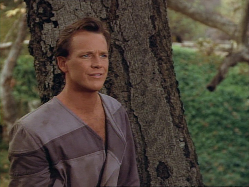 ariane179254_StarTrekVoyager_1x01_1x02-Caretaker_0651.jpg