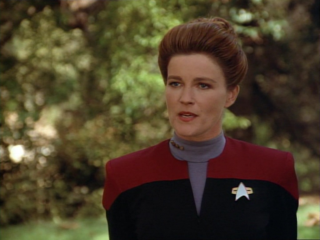 ariane179254_StarTrekVoyager_1x01_1x02-Caretaker_0652.jpg