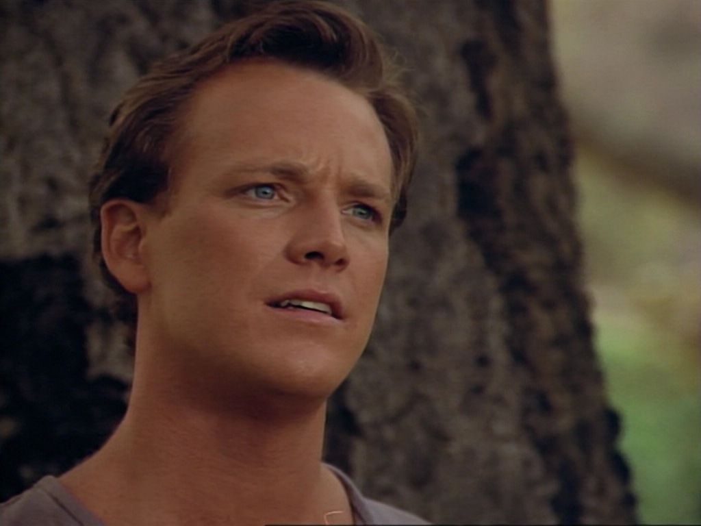 ariane179254_StarTrekVoyager_1x01_1x02-Caretaker_0654.jpg