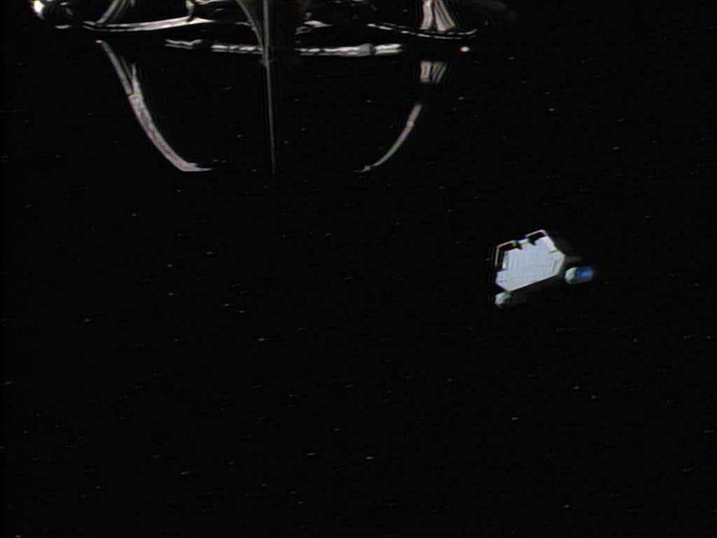ariane179254_StarTrekVoyager_1x01_1x02-Caretaker_0670.jpg