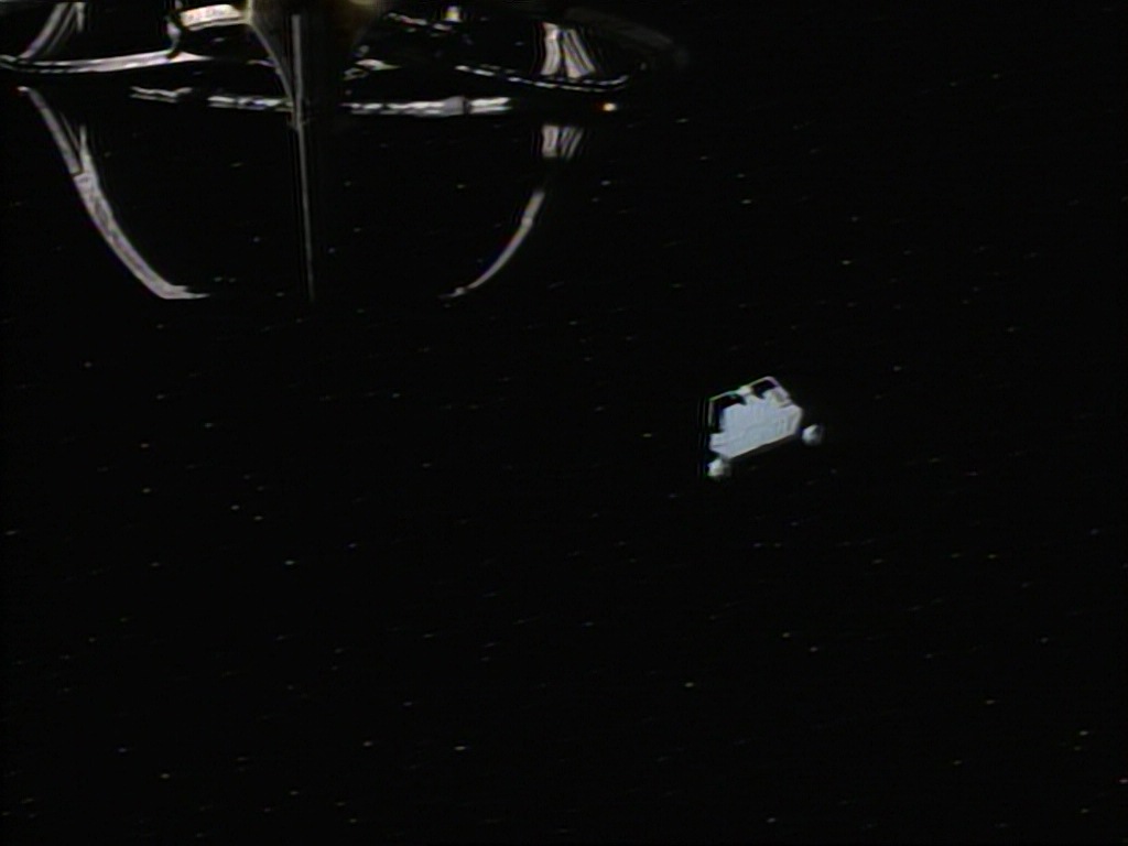 ariane179254_StarTrekVoyager_1x01_1x02-Caretaker_0671.jpg