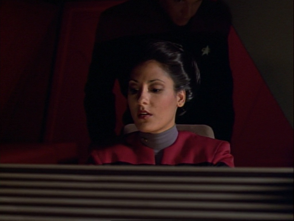 ariane179254_StarTrekVoyager_1x01_1x02-Caretaker_0676.jpg
