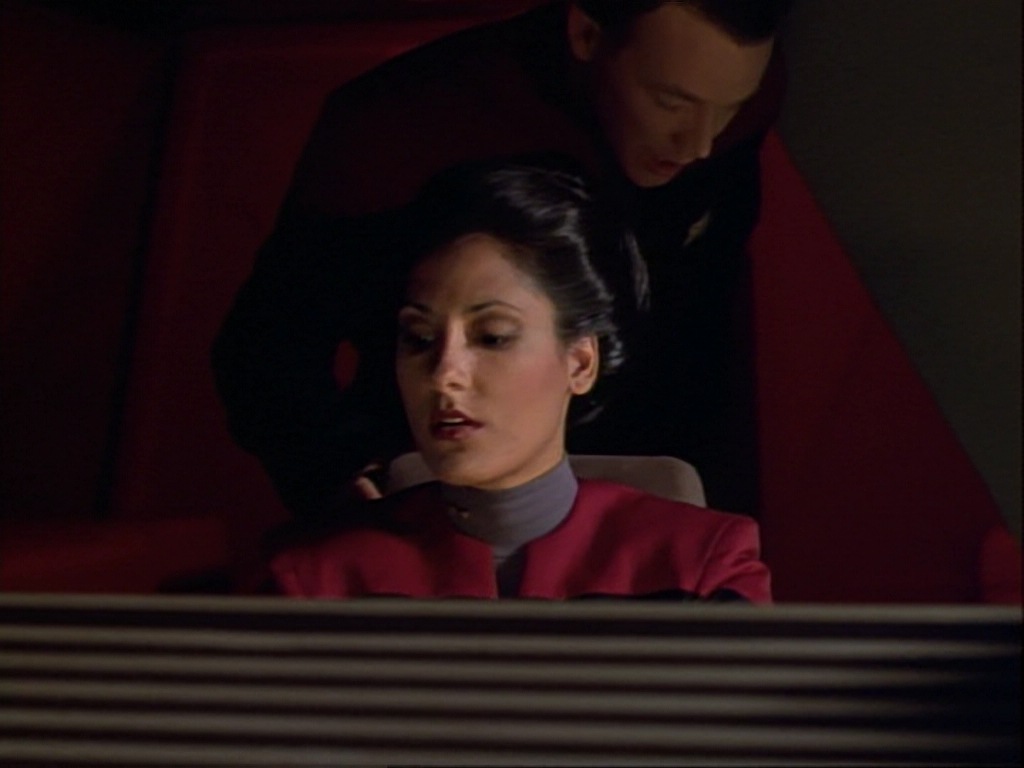 ariane179254_StarTrekVoyager_1x01_1x02-Caretaker_0677.jpg