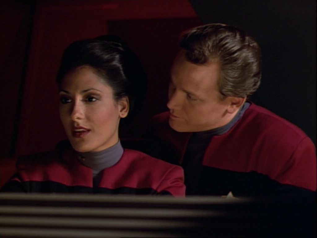 ariane179254_StarTrekVoyager_1x01_1x02-Caretaker_0712.jpg