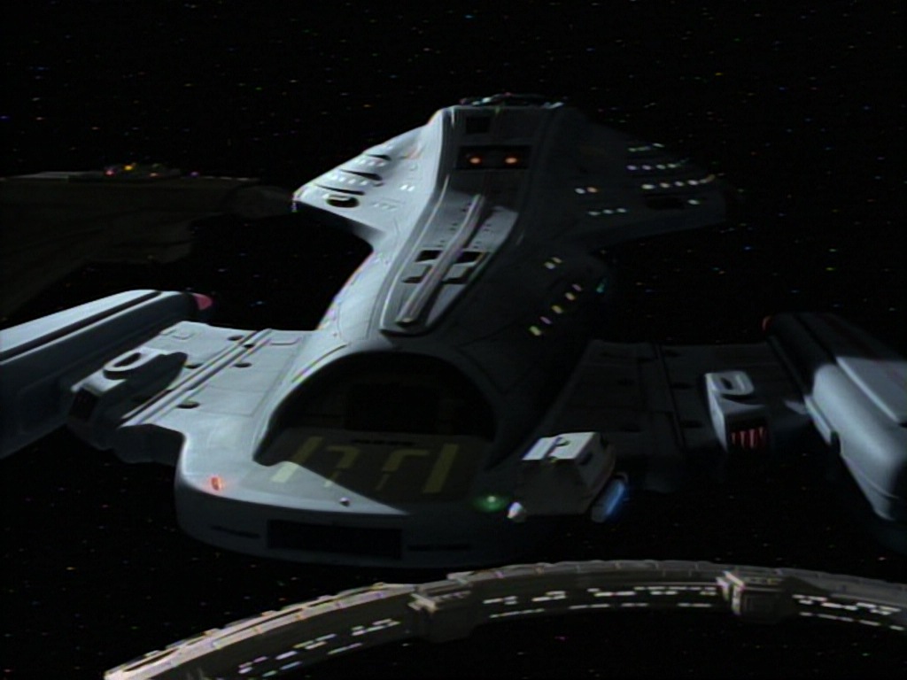 ariane179254_StarTrekVoyager_1x01_1x02-Caretaker_0773.jpg