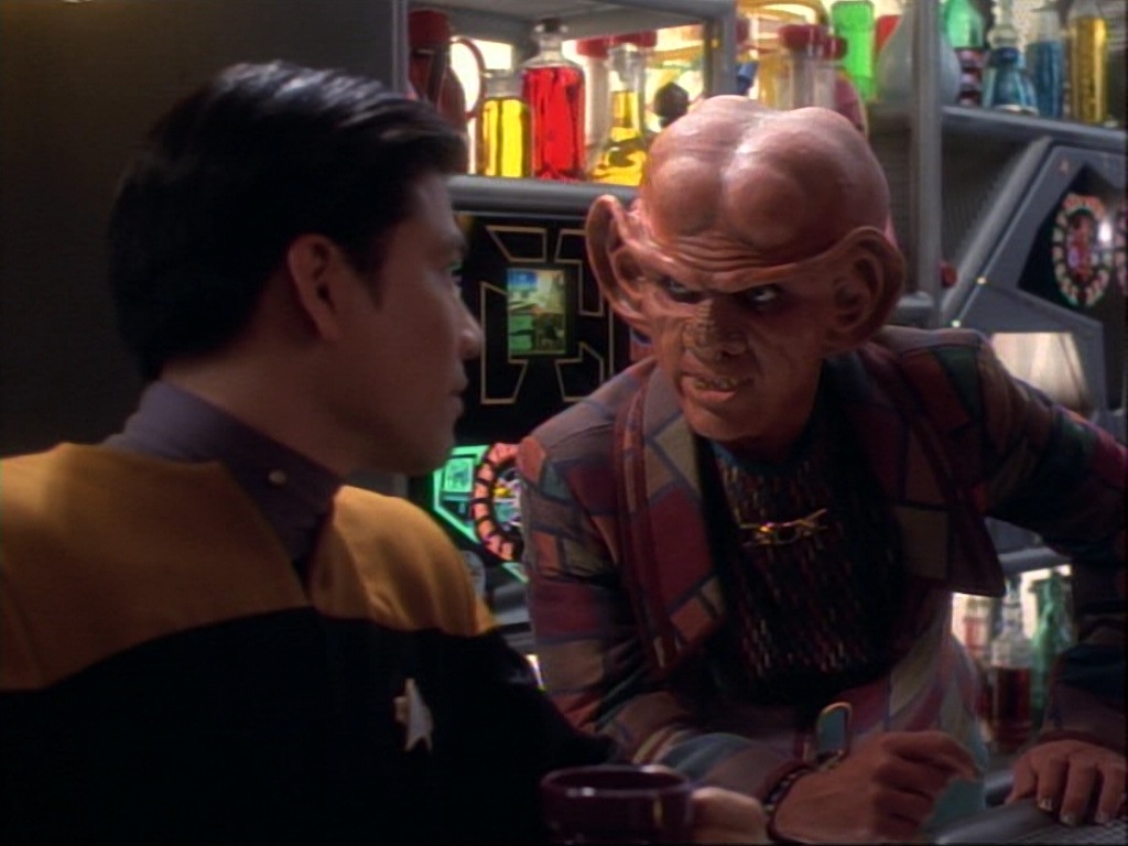 ariane179254_StarTrekVoyager_1x01_1x02-Caretaker_0801.jpg