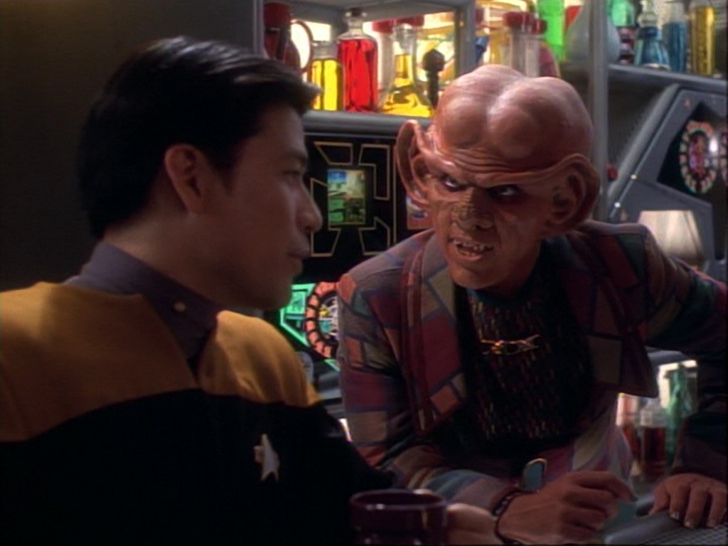 ariane179254_StarTrekVoyager_1x01_1x02-Caretaker_0802.jpg