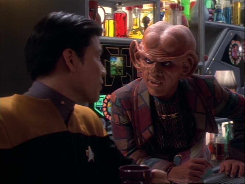 ariane179254_StarTrekVoyager_1x01_1x02-Caretaker_0803.jpg