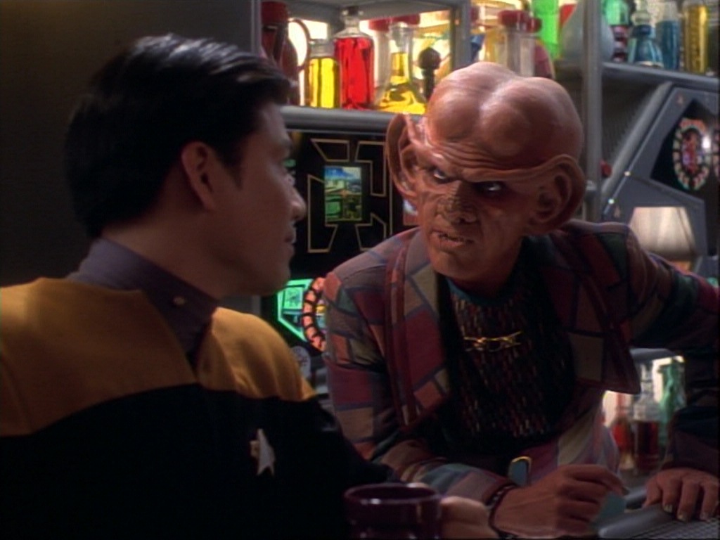 ariane179254_StarTrekVoyager_1x01_1x02-Caretaker_0804.jpg