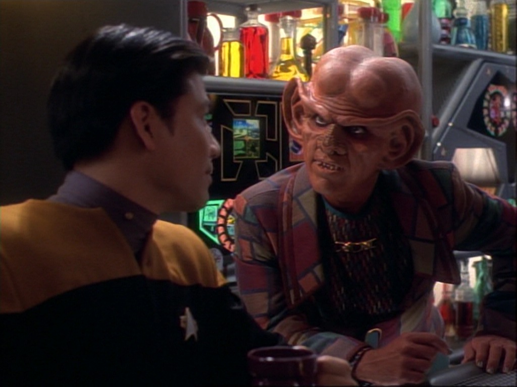 ariane179254_StarTrekVoyager_1x01_1x02-Caretaker_0805.jpg