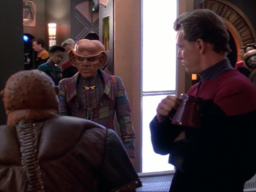 ariane179254_StarTrekVoyager_1x01_1x02-Caretaker_0872.jpg
