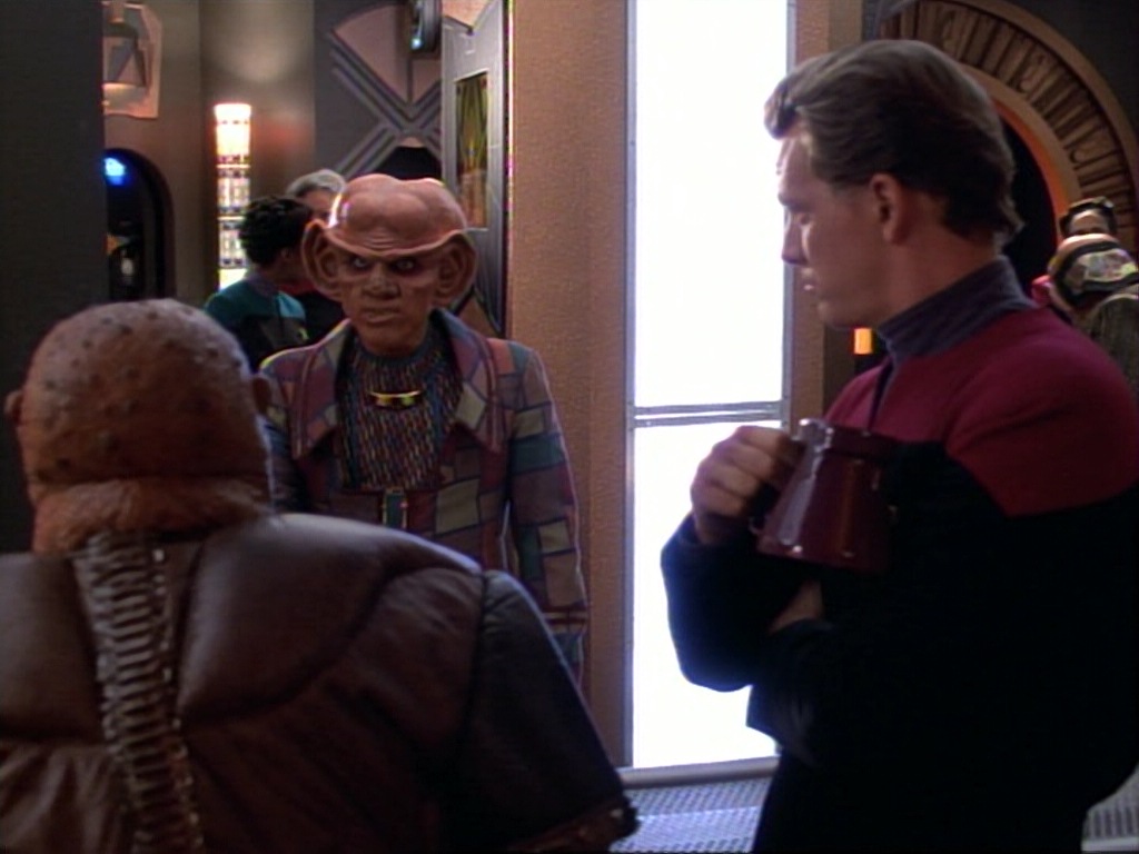 ariane179254_StarTrekVoyager_1x01_1x02-Caretaker_0873.jpg