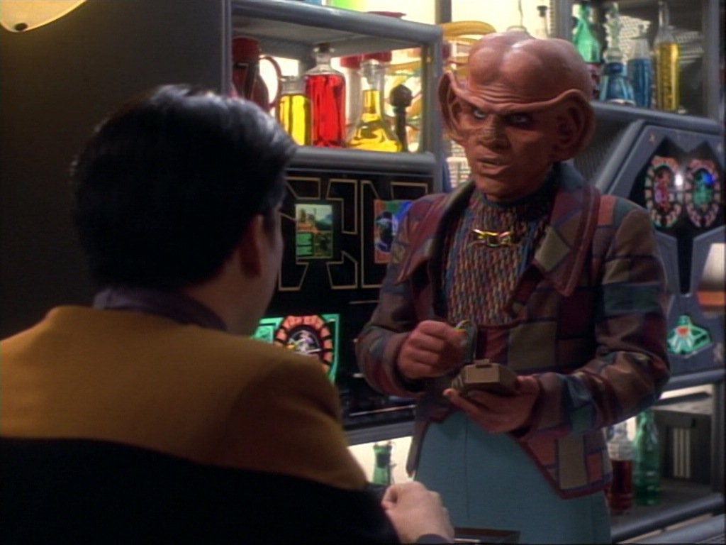 ariane179254_StarTrekVoyager_1x01_1x02-Caretaker_0898.jpg