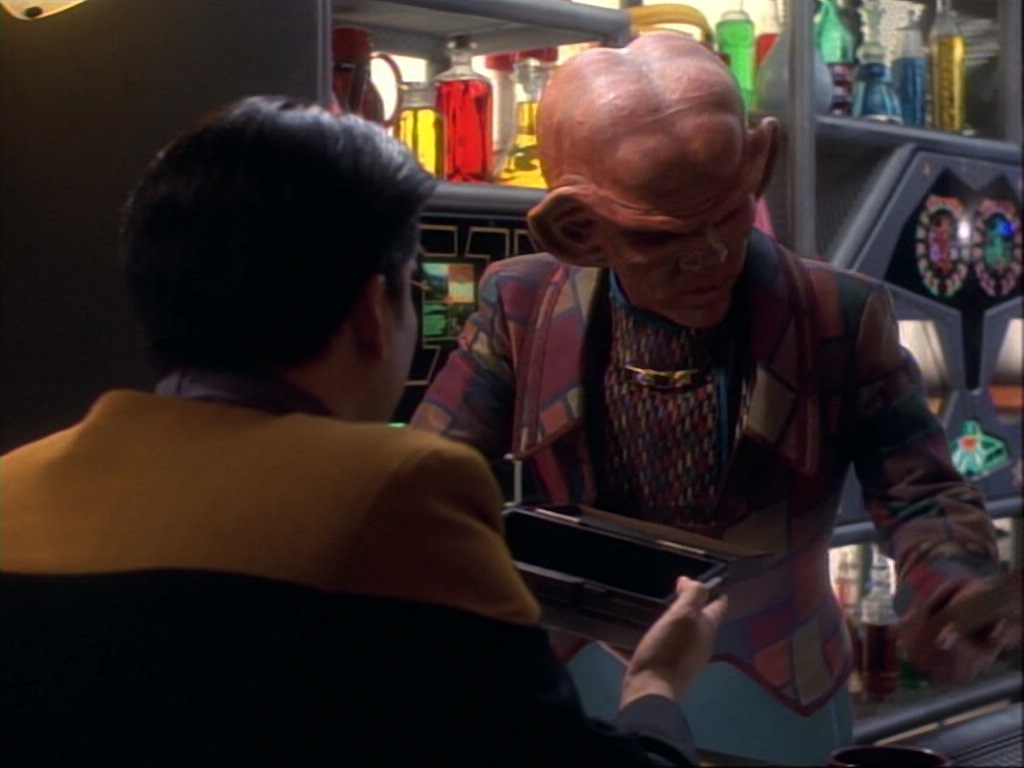 ariane179254_StarTrekVoyager_1x01_1x02-Caretaker_0924.jpg