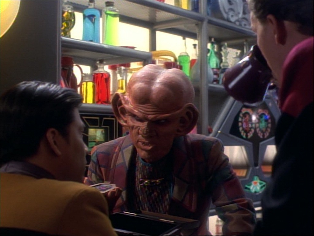 ariane179254_StarTrekVoyager_1x01_1x02-Caretaker_0954.jpg