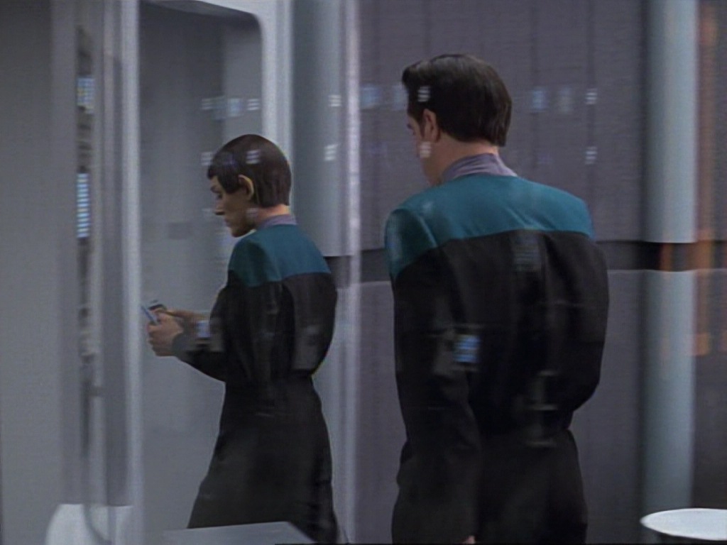 ariane179254_StarTrekVoyager_1x01_1x02-Caretaker_0989.jpg