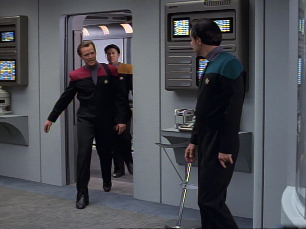 ariane179254_StarTrekVoyager_1x01_1x02-Caretaker_0993.jpg