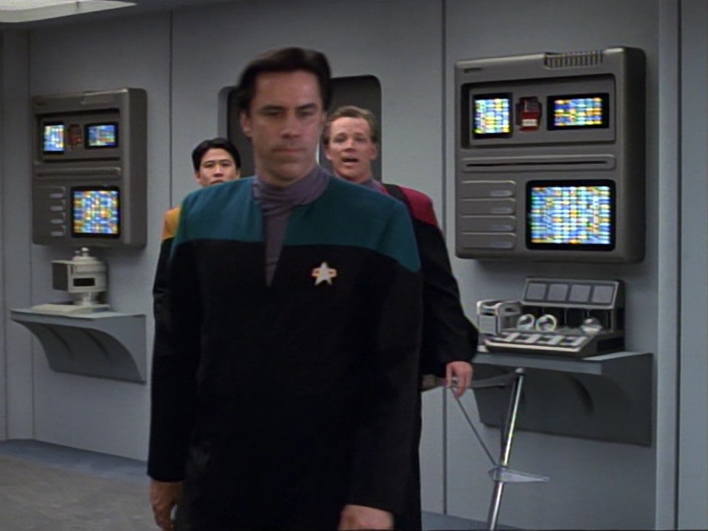 ariane179254_StarTrekVoyager_1x01_1x02-Caretaker_0996.jpg