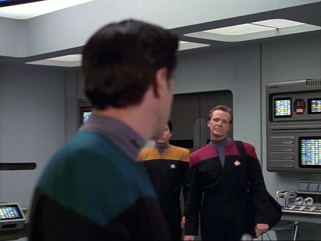 ariane179254_StarTrekVoyager_1x01_1x02-Caretaker_1001.jpg