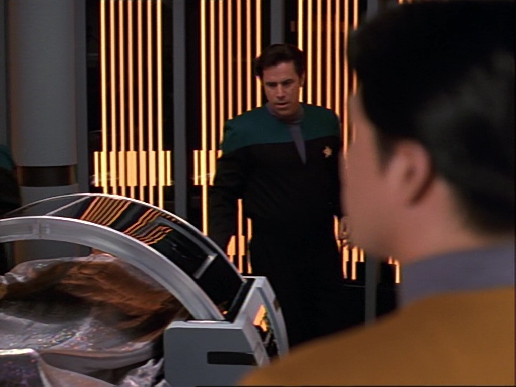 ariane179254_StarTrekVoyager_1x01_1x02-Caretaker_1032.jpg