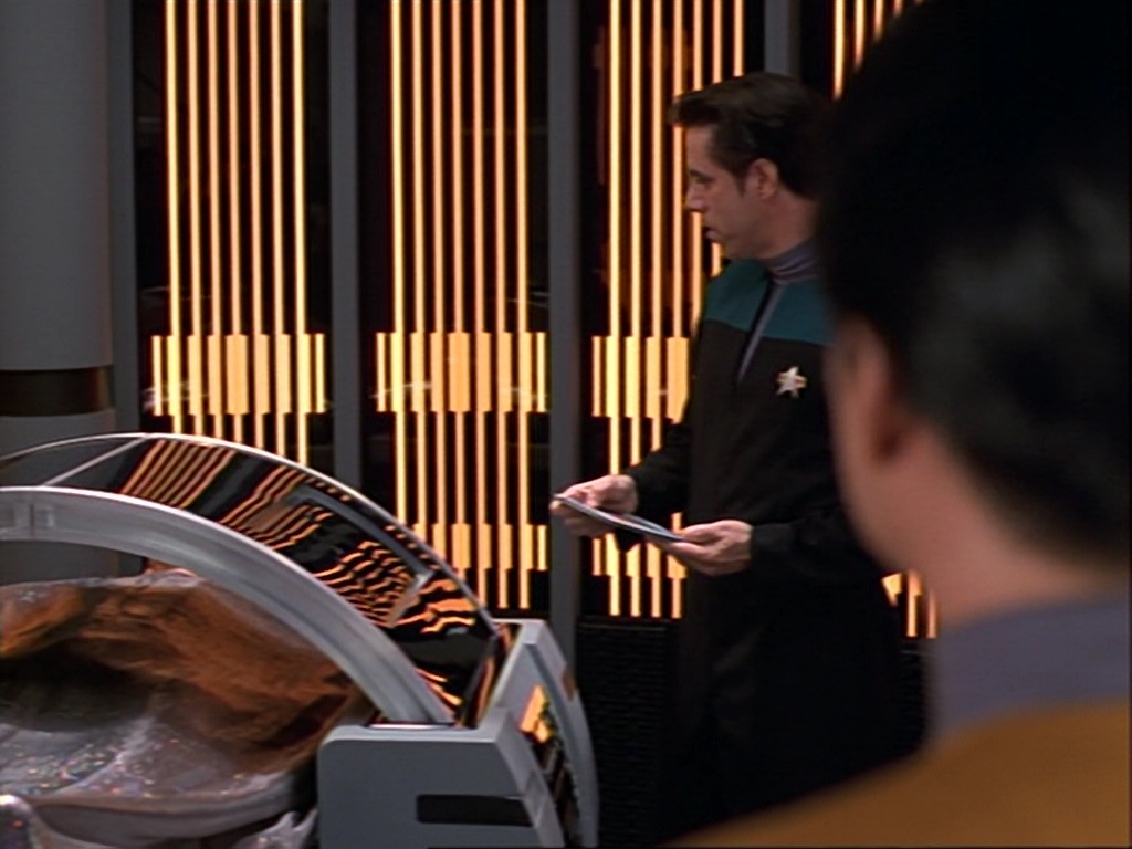 ariane179254_StarTrekVoyager_1x01_1x02-Caretaker_1039.jpg