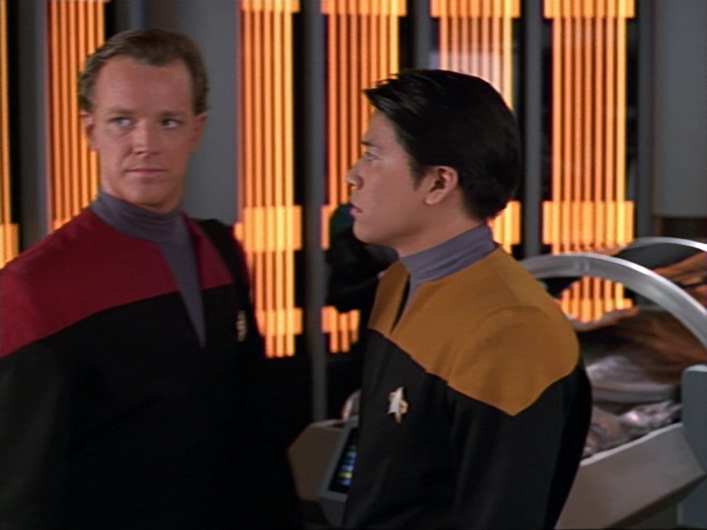 ariane179254_StarTrekVoyager_1x01_1x02-Caretaker_1056.jpg